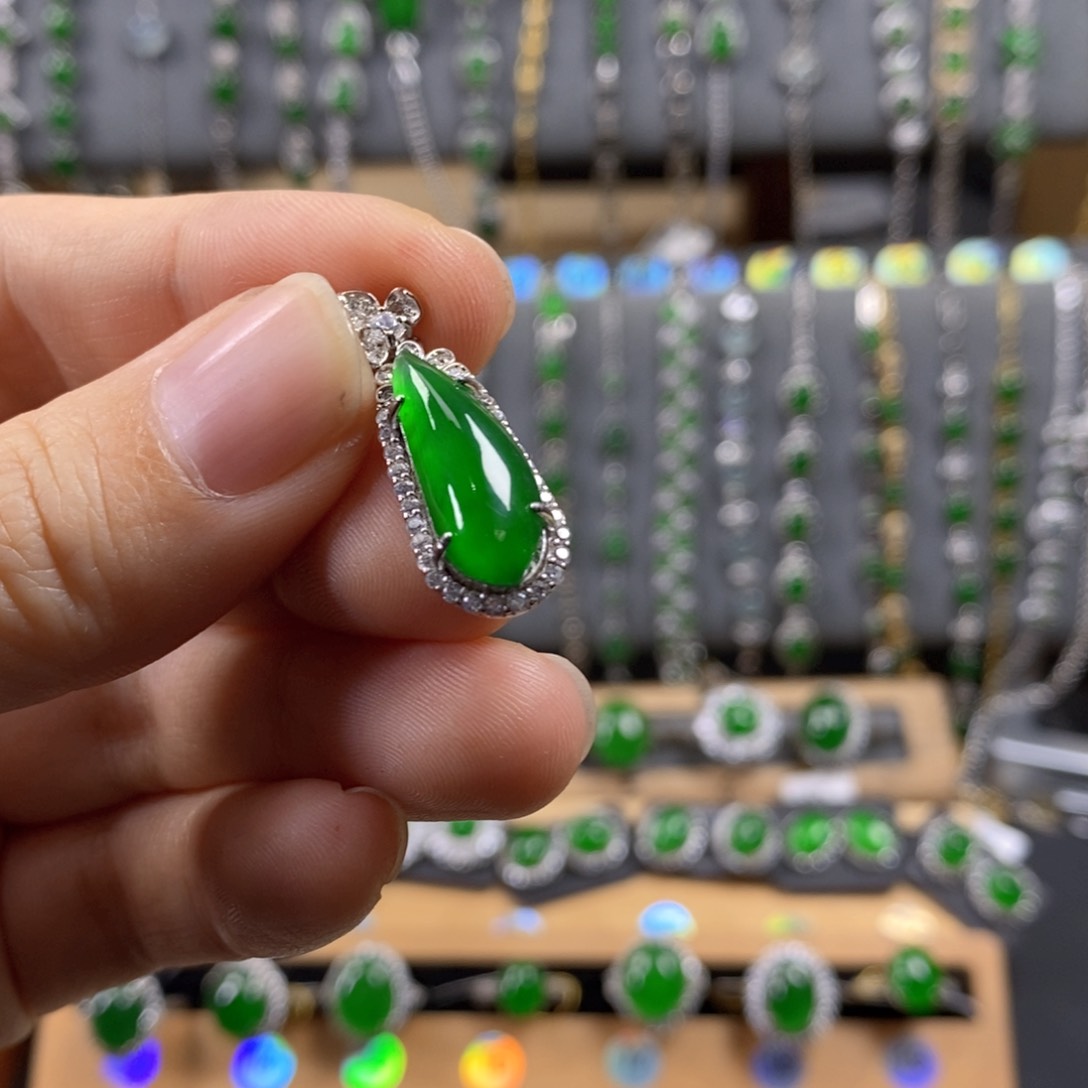 颈饰银S925镶嵌翡翠雪**也