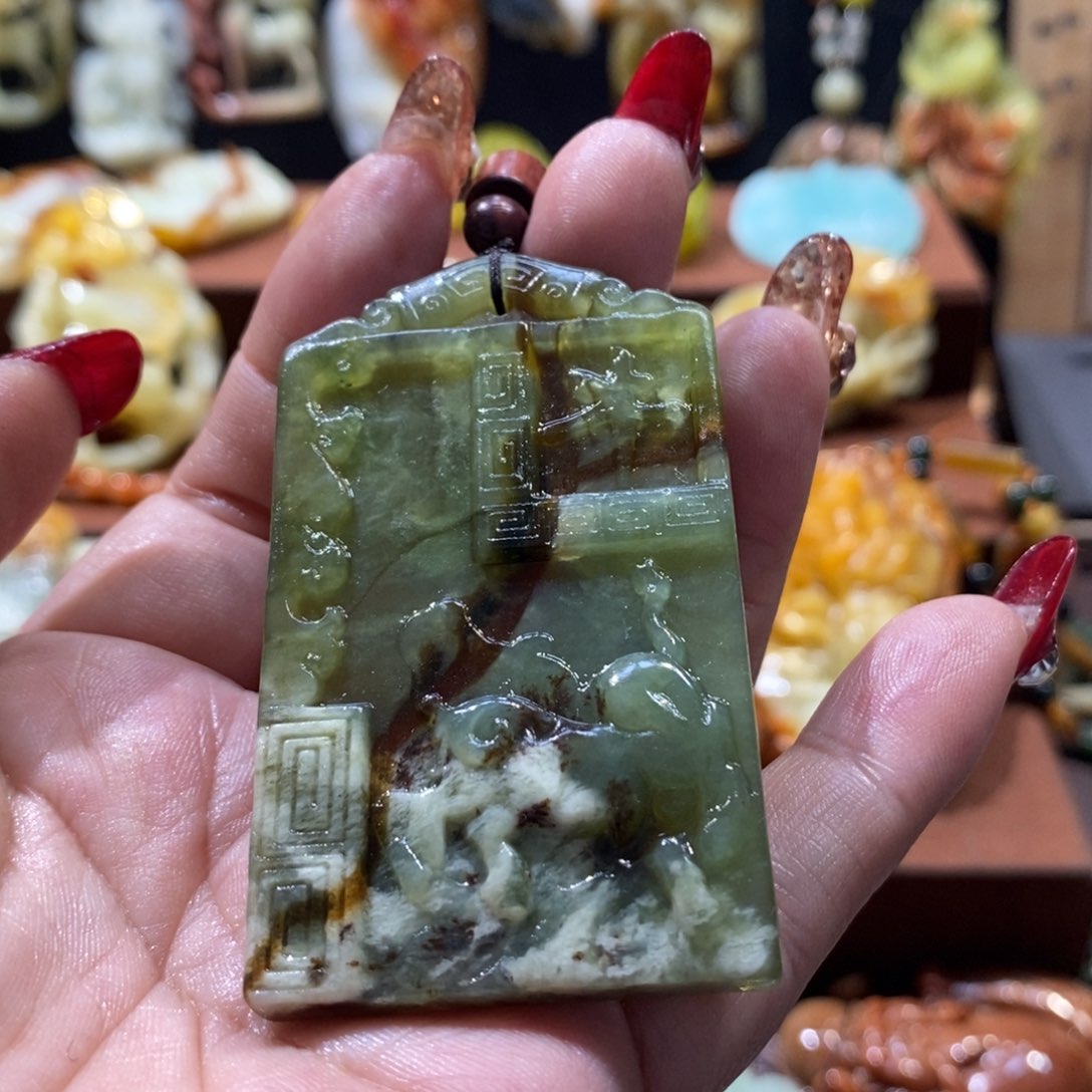 蛇纹石玉颈饰未镶嵌