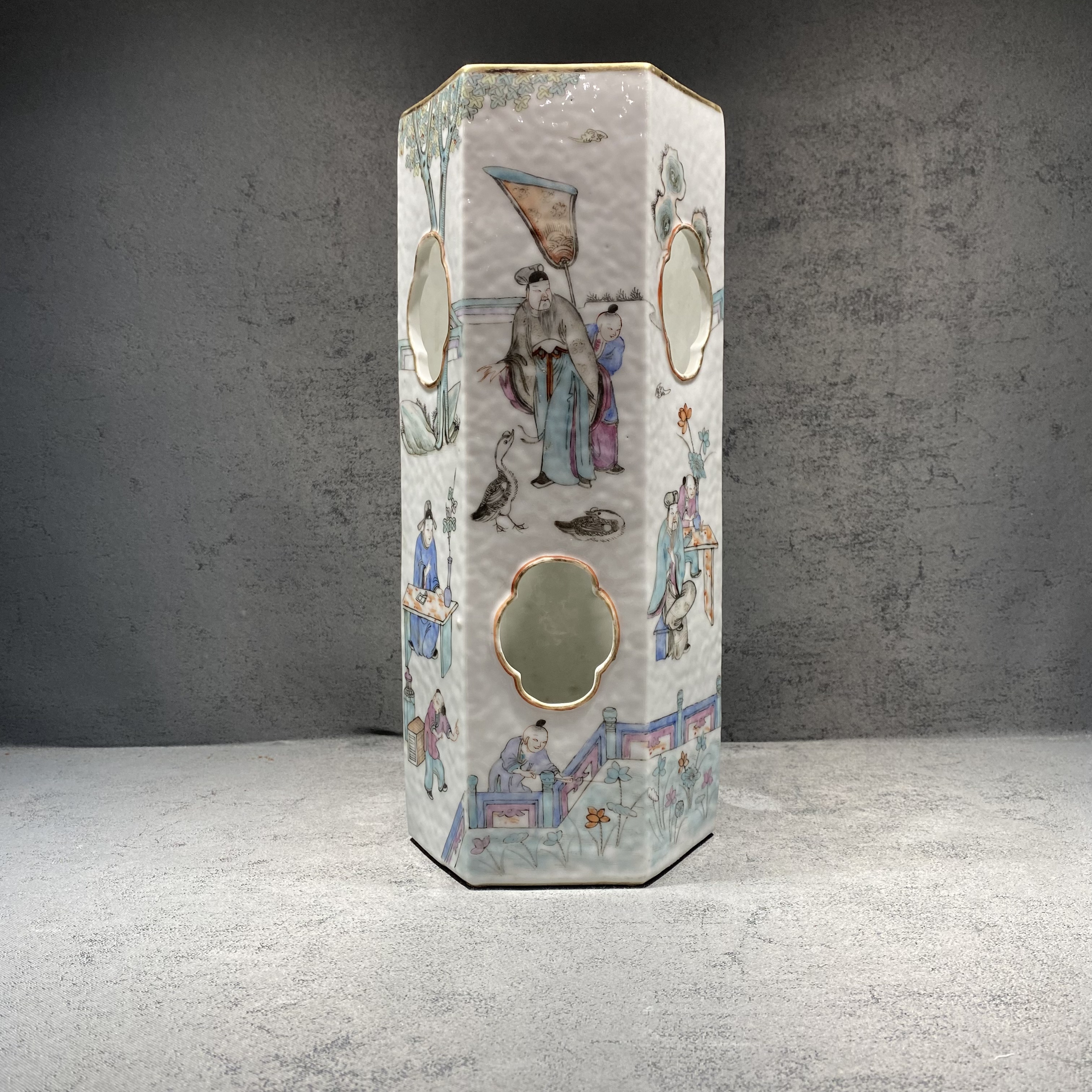 粉彩人物四爱图六方帽筒