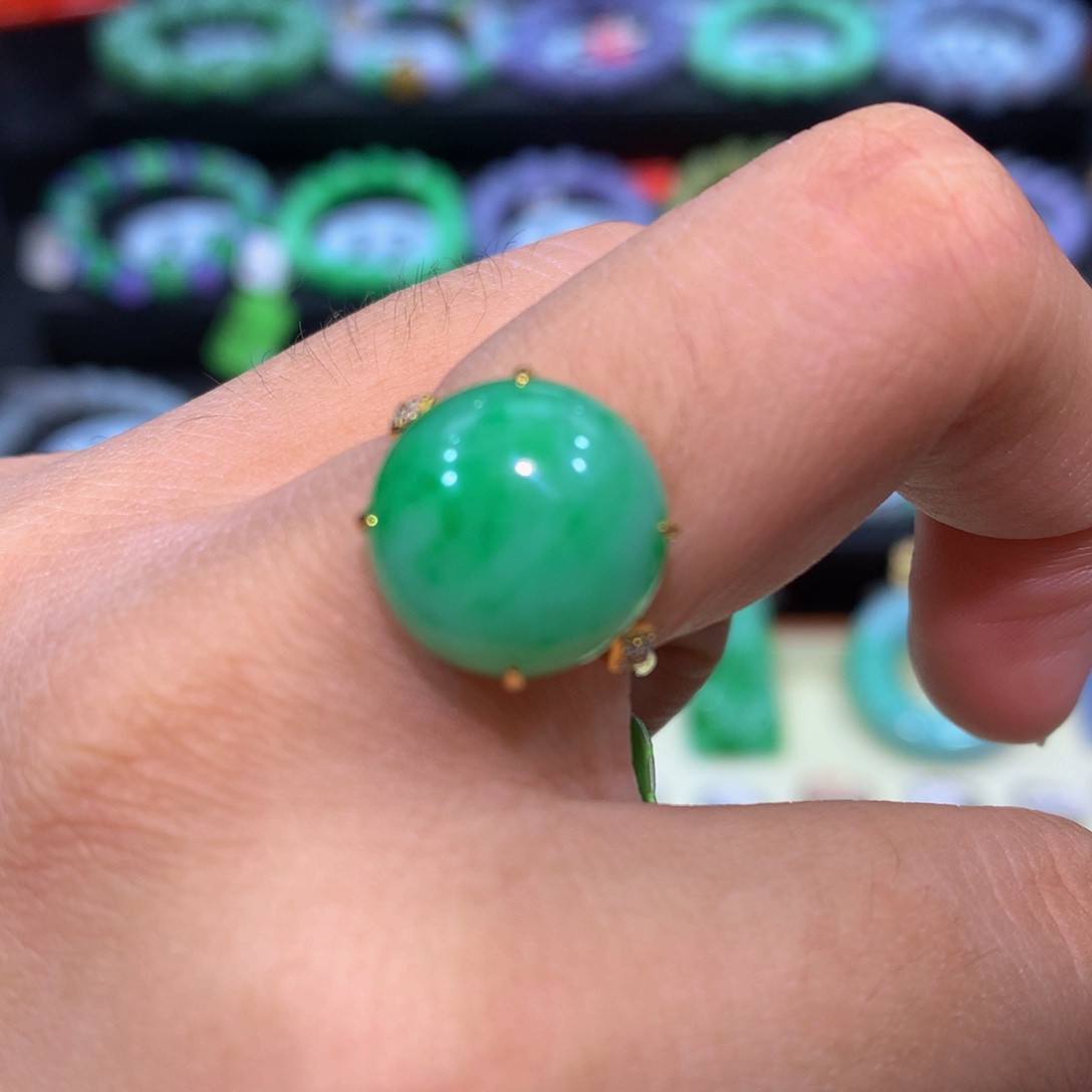 翡翠18K金镶嵌颈饰翡翠