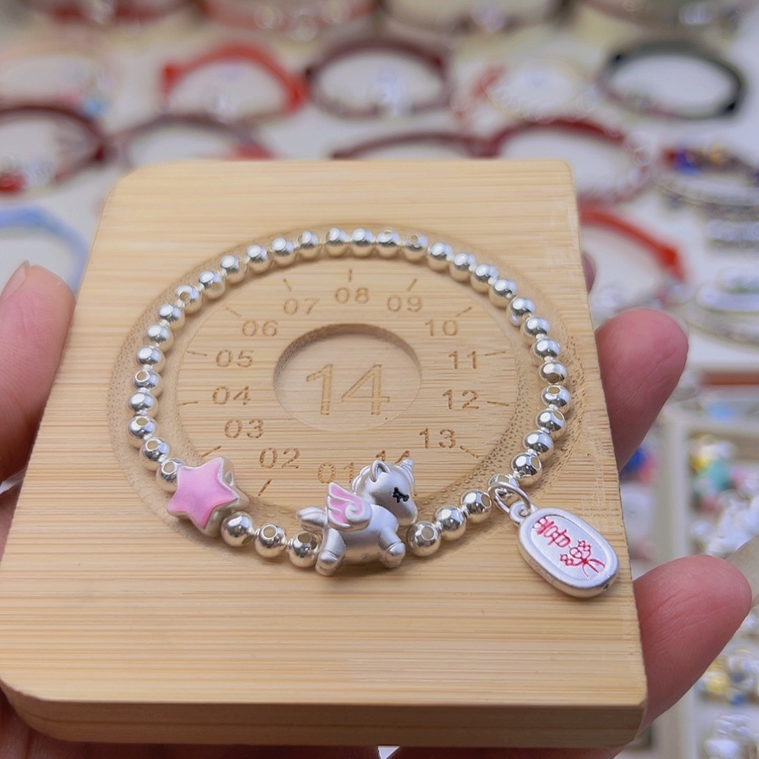 吊坠足银小马手链