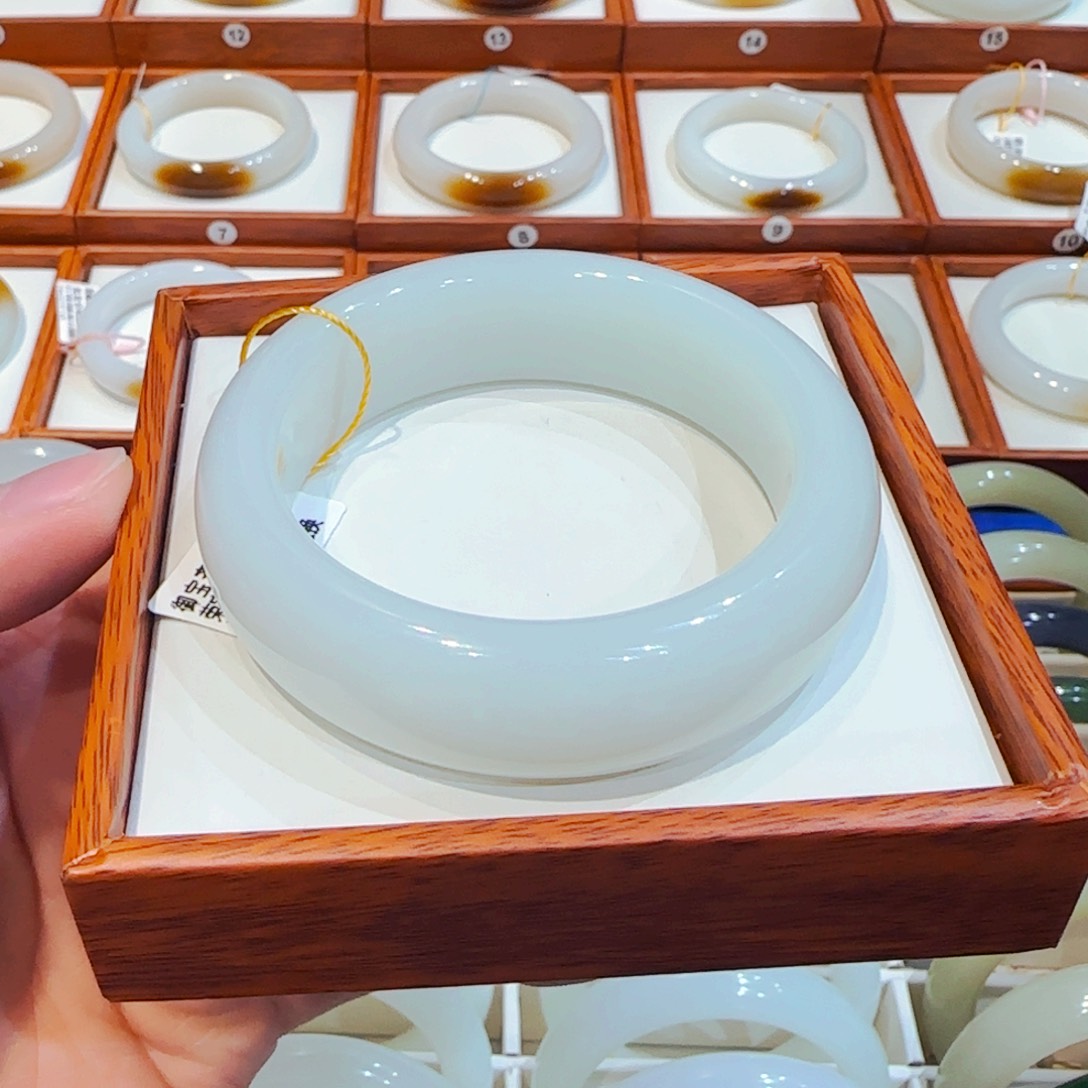 未镶嵌手镯和田玉羊脂白玉