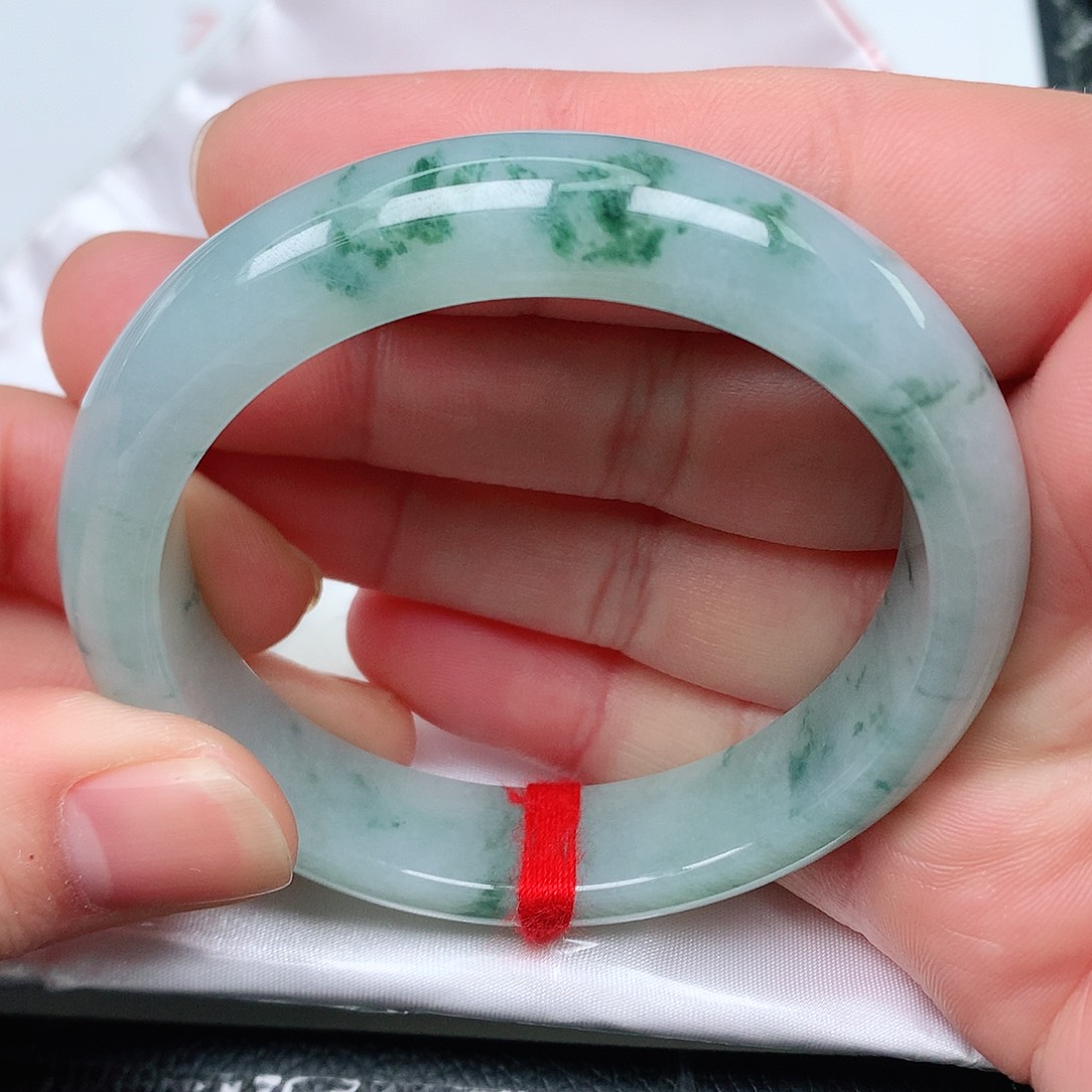 翡翠手镯未镶嵌天然