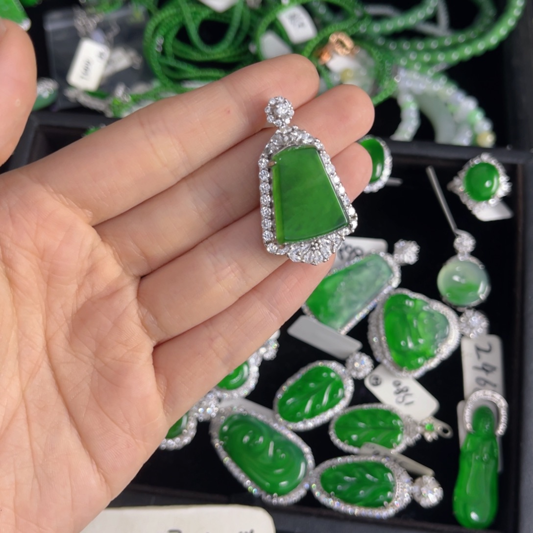 翡翠银S925镶嵌戒指无事牌吊坠