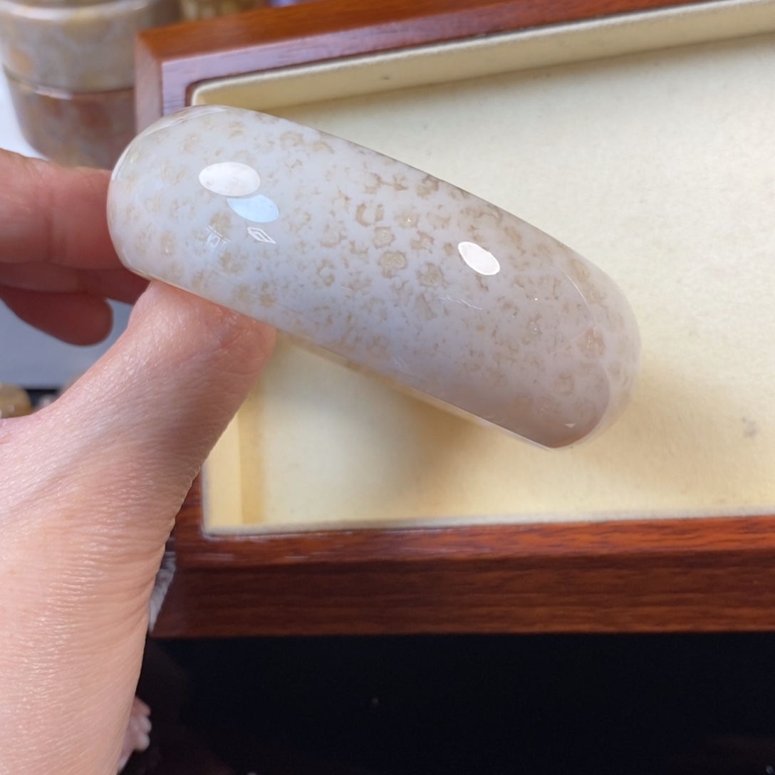 硅化珊瑚（珊瑚玉）未镶嵌手镯58.8口300