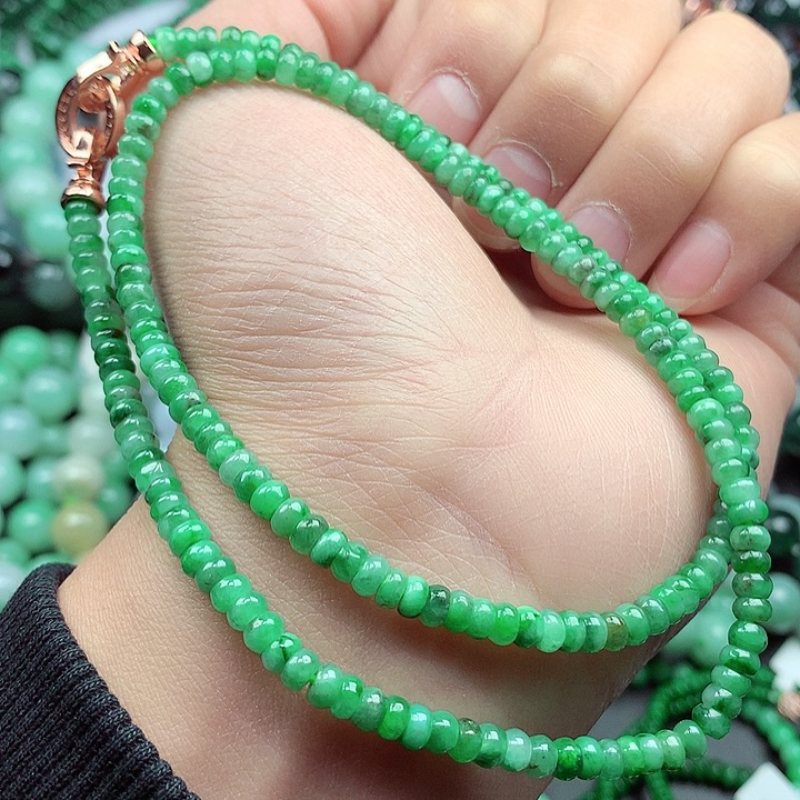 翡翠颈饰未镶嵌项链