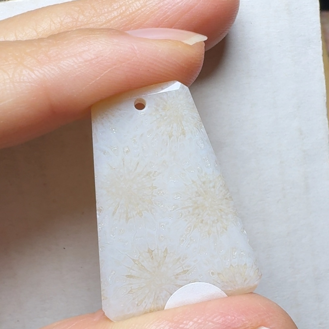 硅化玉爆闪白花未镶嵌