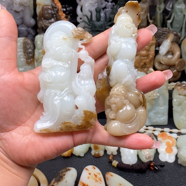 和田玉颈饰未镶嵌漫**步