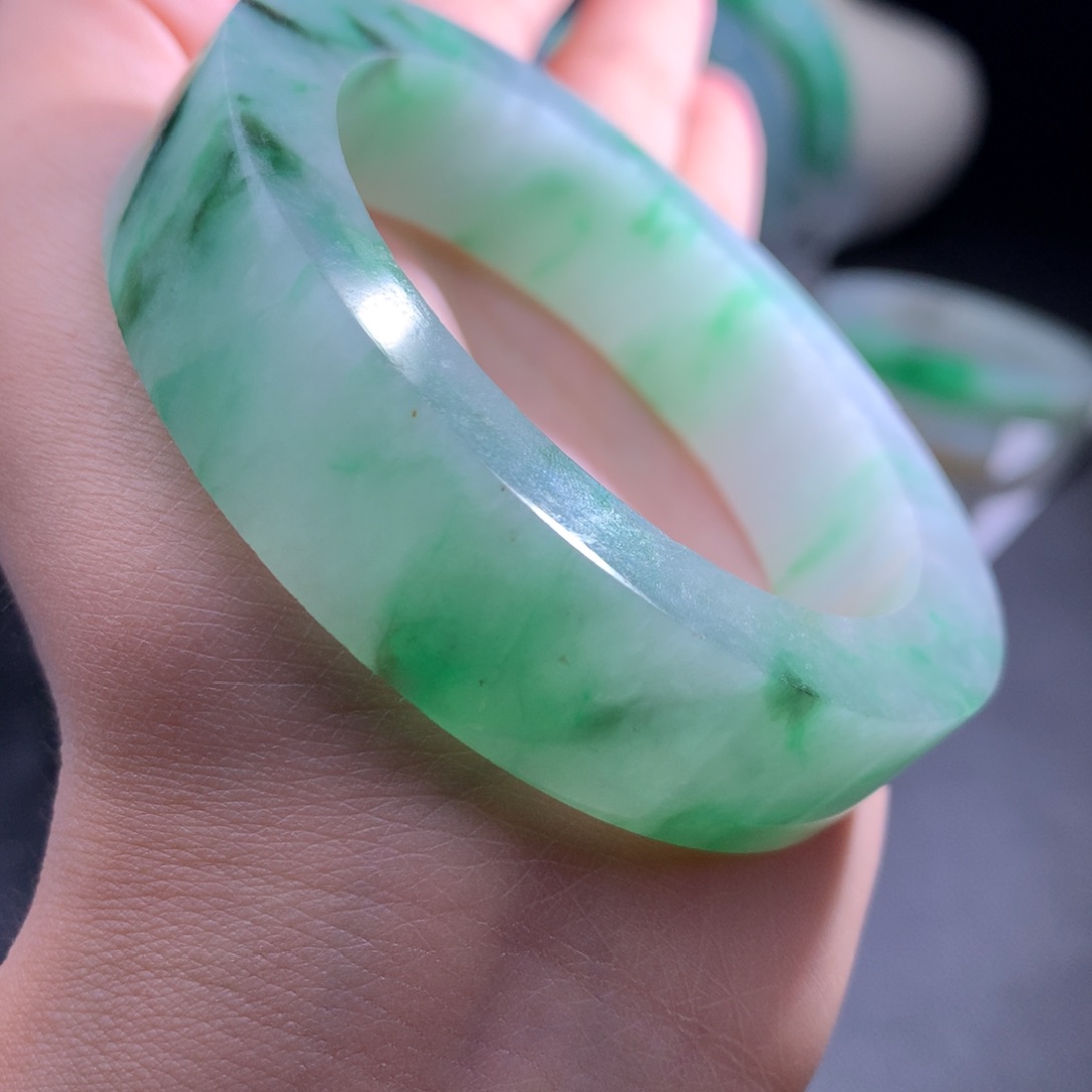 未镶嵌翡翠定制翡翠白底青轮胎