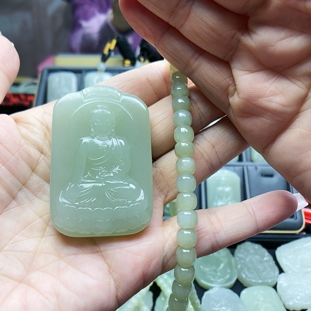 和田玉颈饰未镶嵌穿*