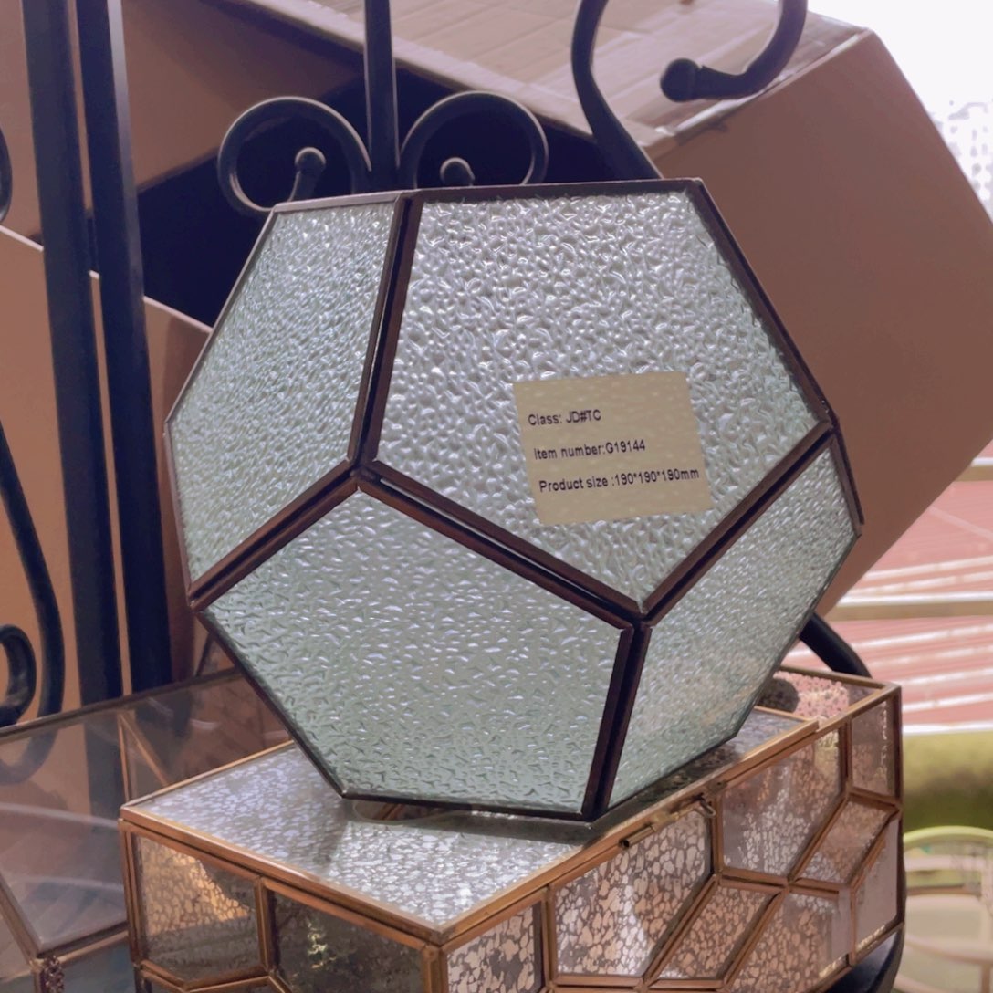 陶瓷花瓶，部分微瑕