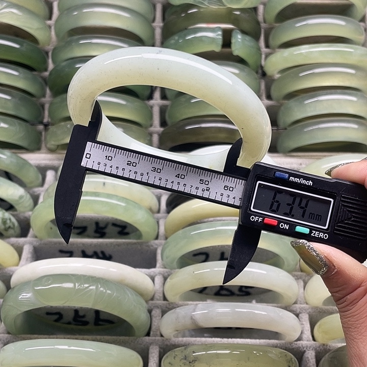 蛇纹石玉未镶嵌手镯254