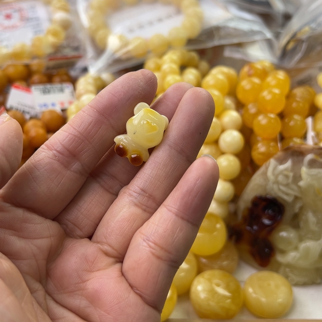 琥珀珠宝奇石未镶嵌