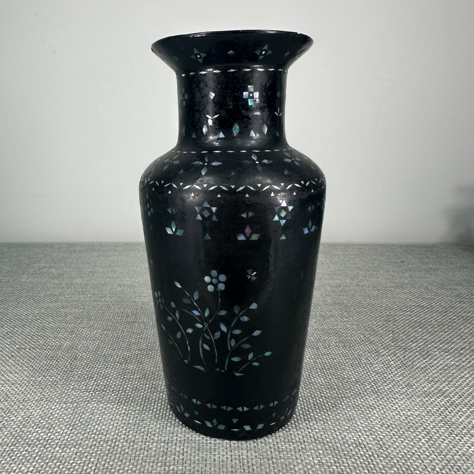 LF-2512021民国·大漆镶螺软棒槌瓶【古董拍卖】