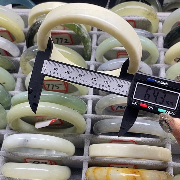 蛇纹石玉未镶嵌手镯798