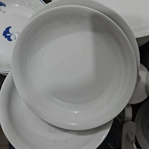 瓷玲珑白色8寸盘2个微瑕疵