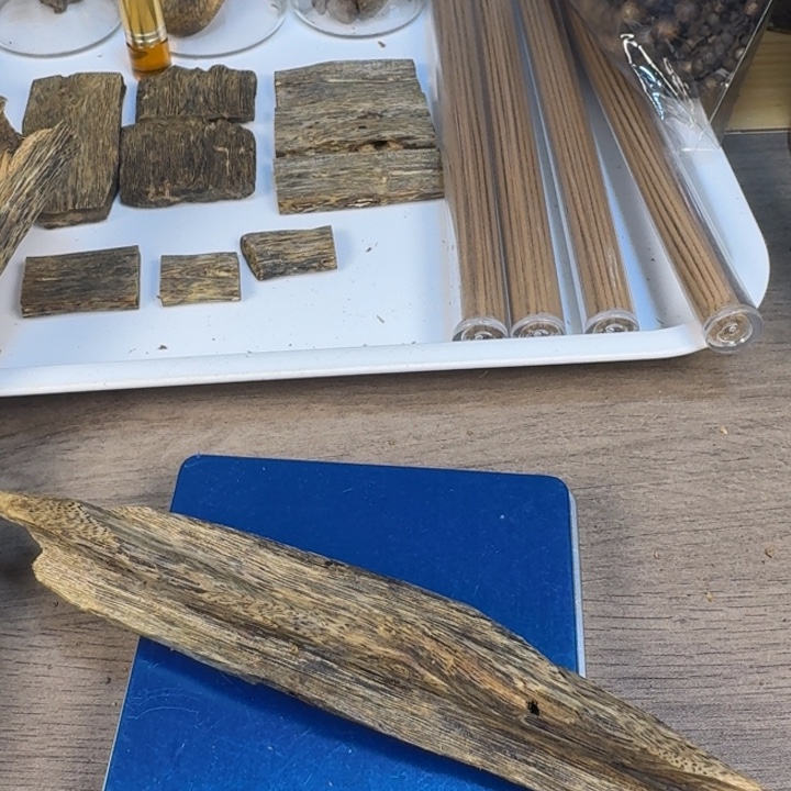 大***下沉香沉香碎屑透顶绿天然虫漏