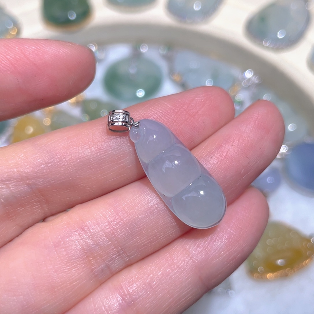 翡翠颈饰18K金镶嵌翡翠