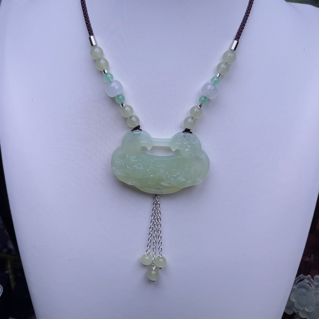 蛇纹石玉颈饰未镶嵌