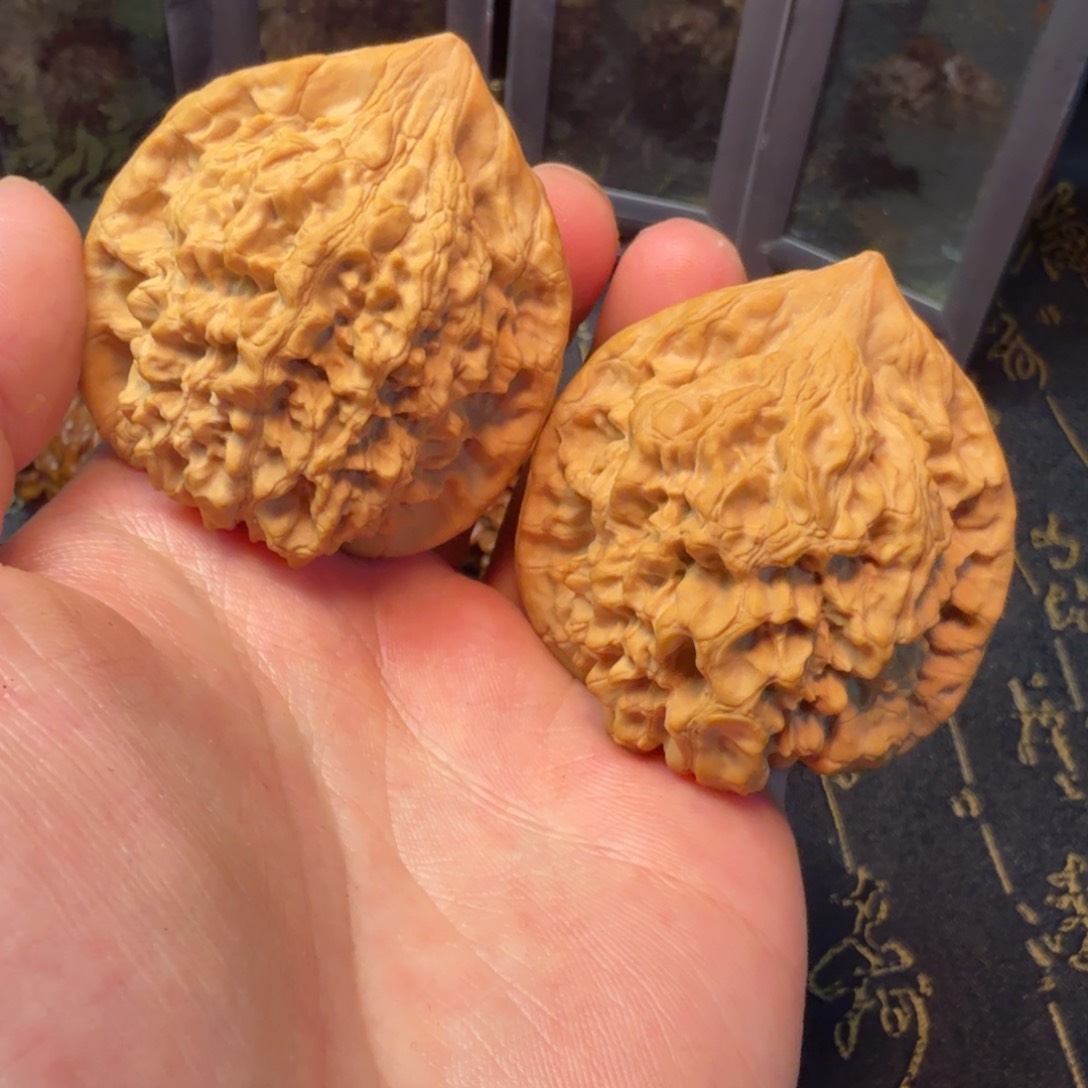 文玩核桃吊坠麒麟纹46.5