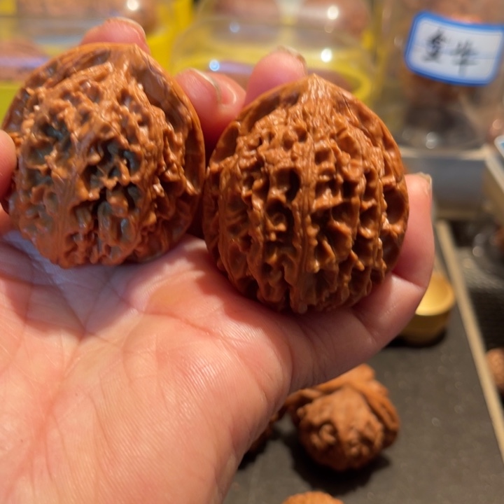 文玩核桃把件纯野生九龙筋42