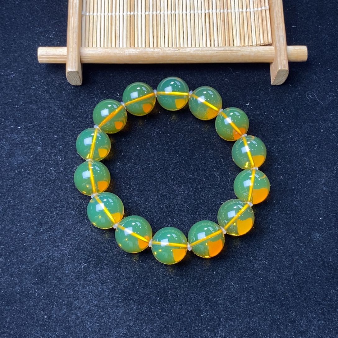 琥珀未镶嵌颈饰26.4克黄茶绿膜变色龙手串