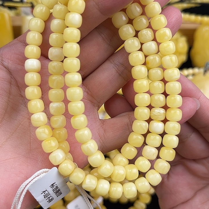 琥珀未镶嵌颈饰琥珀