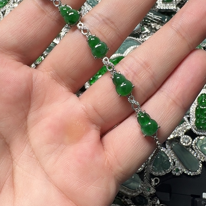 翡翠未镶嵌颈饰天然A货翡翠放漏