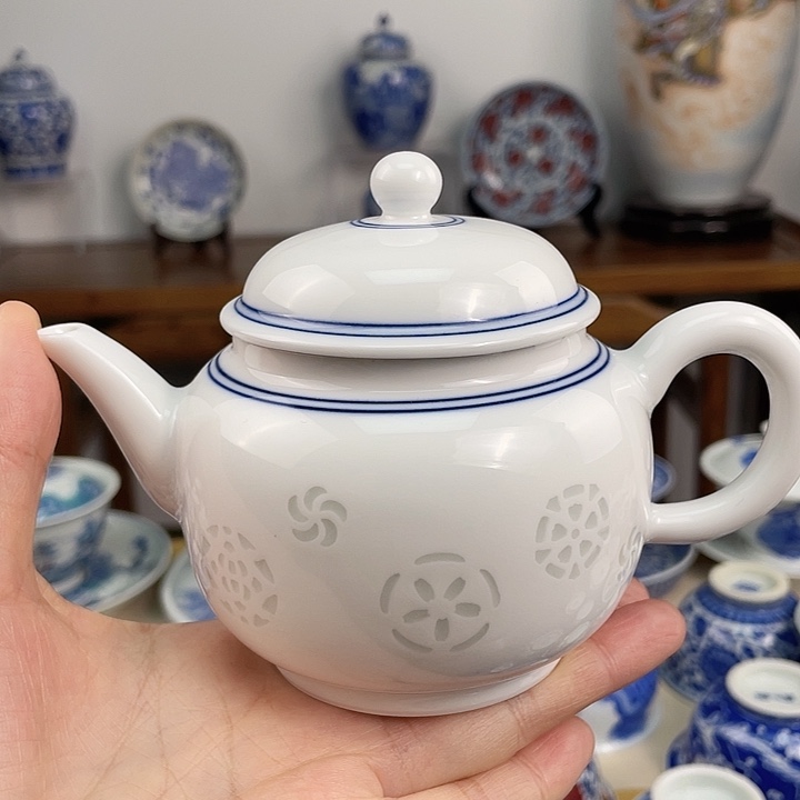 景德镇陶瓷玲珑壶