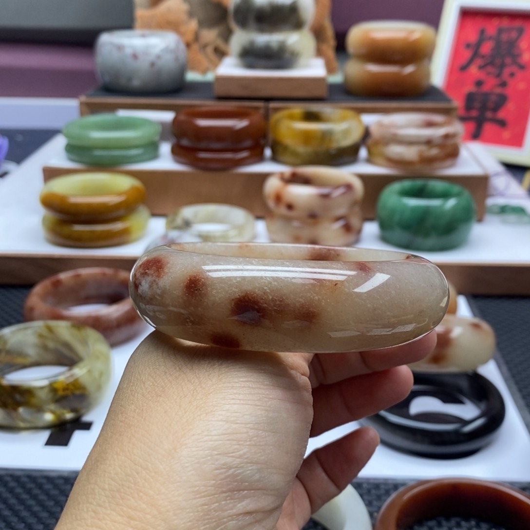 石英质玉手镯未镶嵌@***点