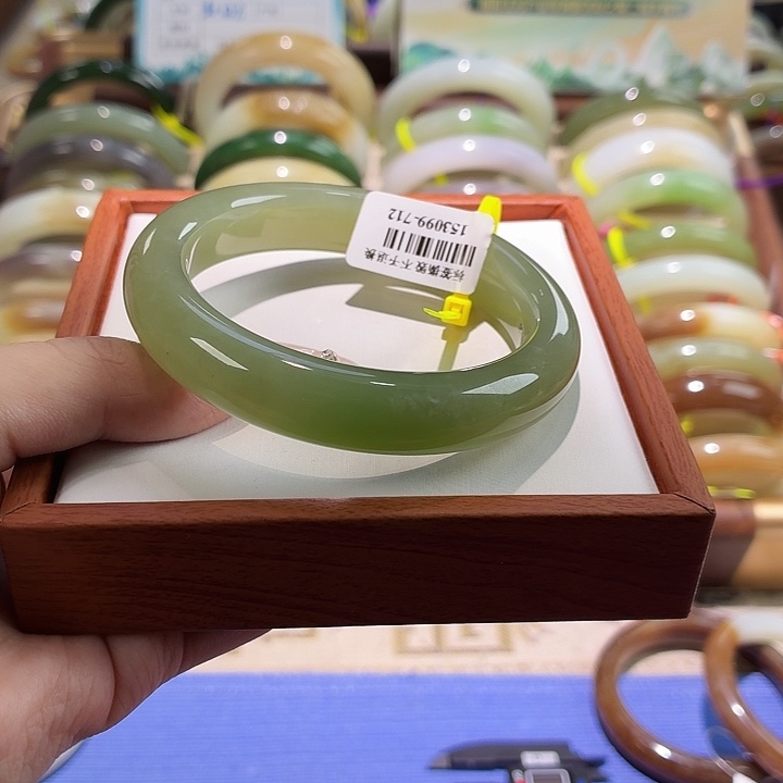 和田玉未镶嵌手镯56.5。4