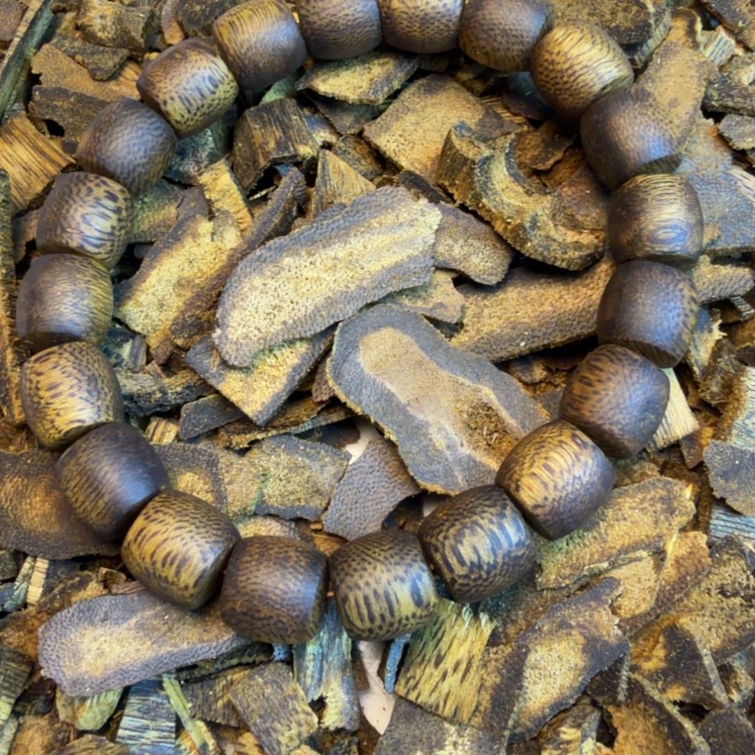 汀***笺沉香碎屑沉香 1.0乌身鼓珠单圈10