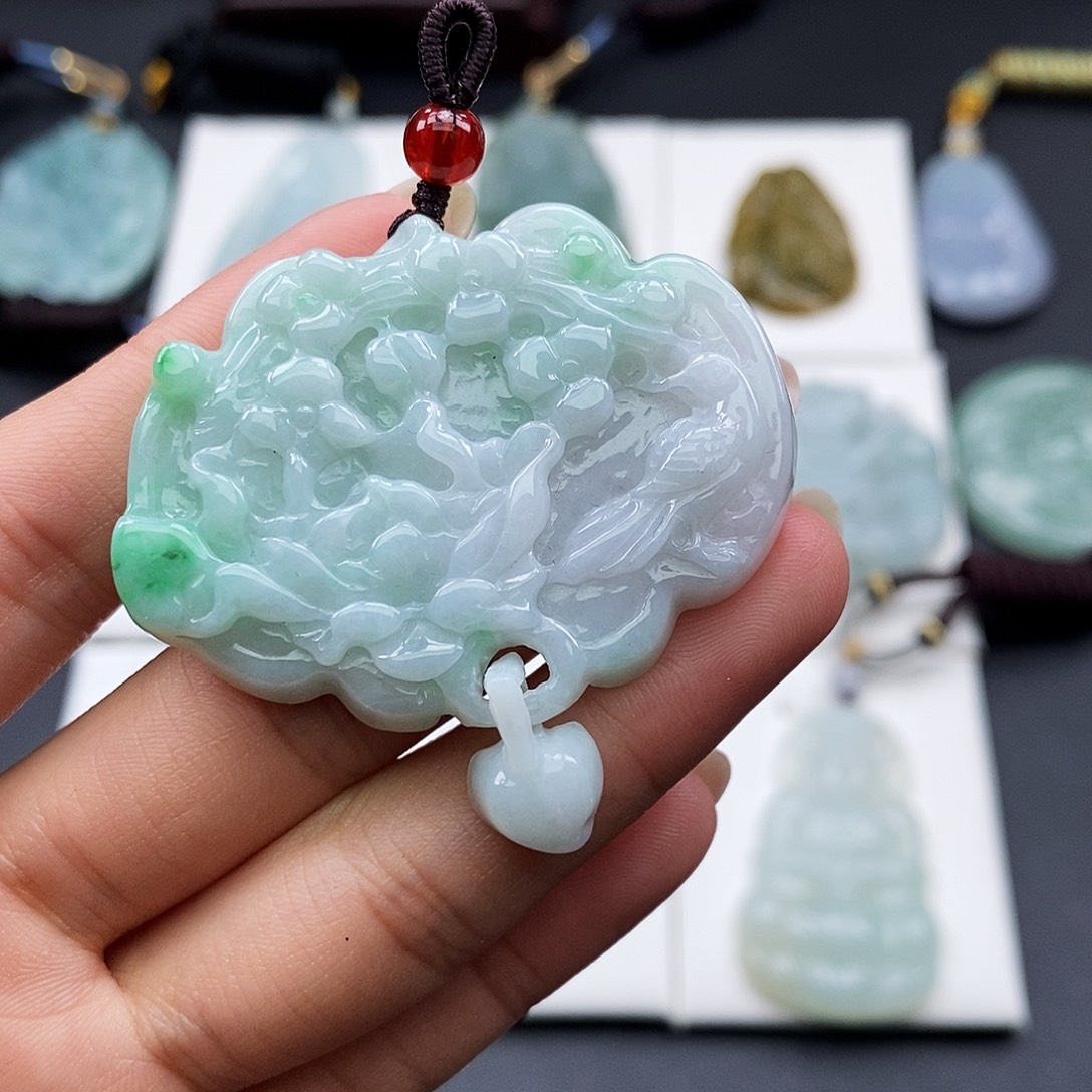 翡翠颈饰未镶嵌翡翠