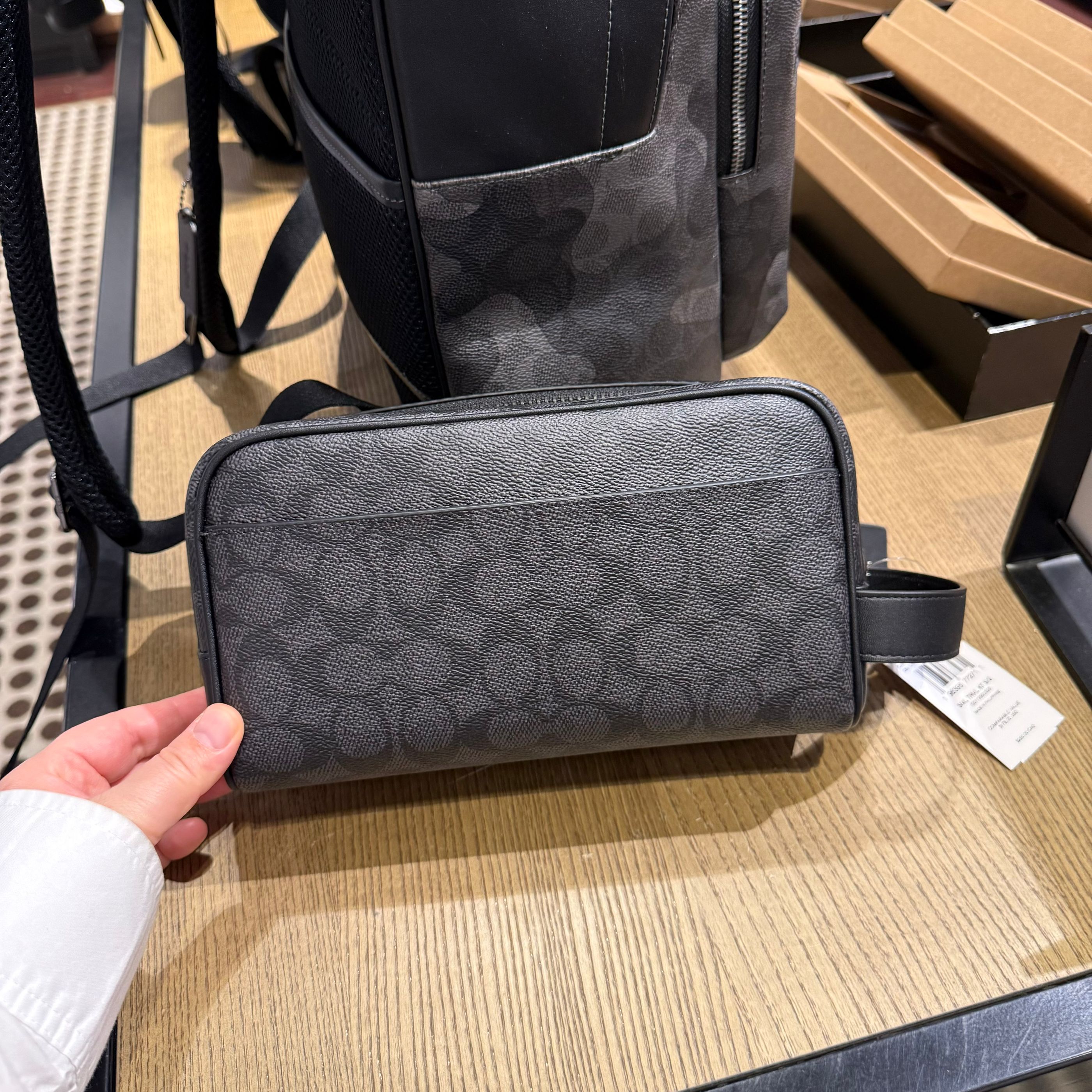 COACH/蔻驰男士洗漱包黑灰经典标志手拿包化妆包月牙 22*12.5*8cm