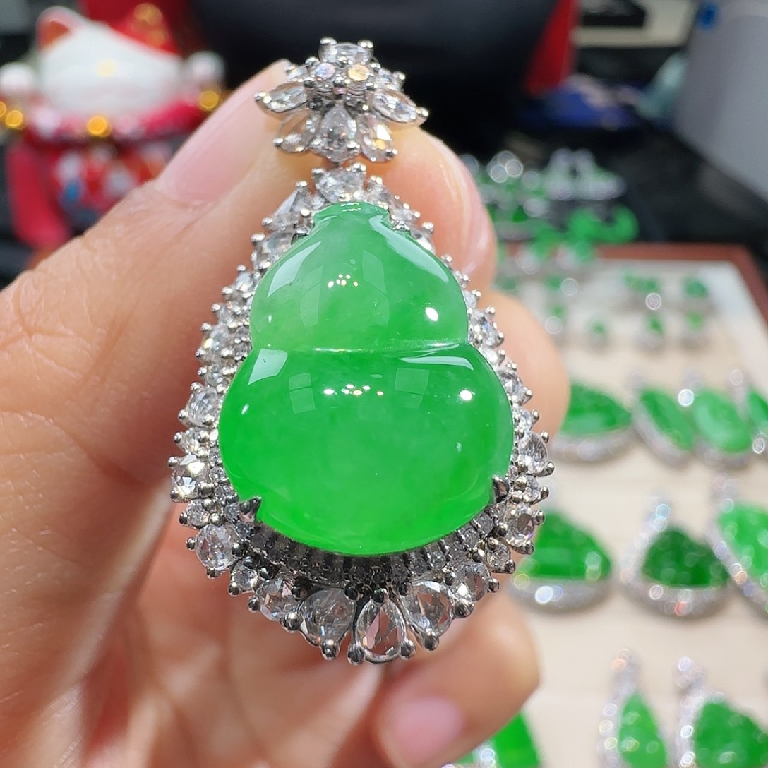 翡翠吊坠(不含链)18K金镶嵌