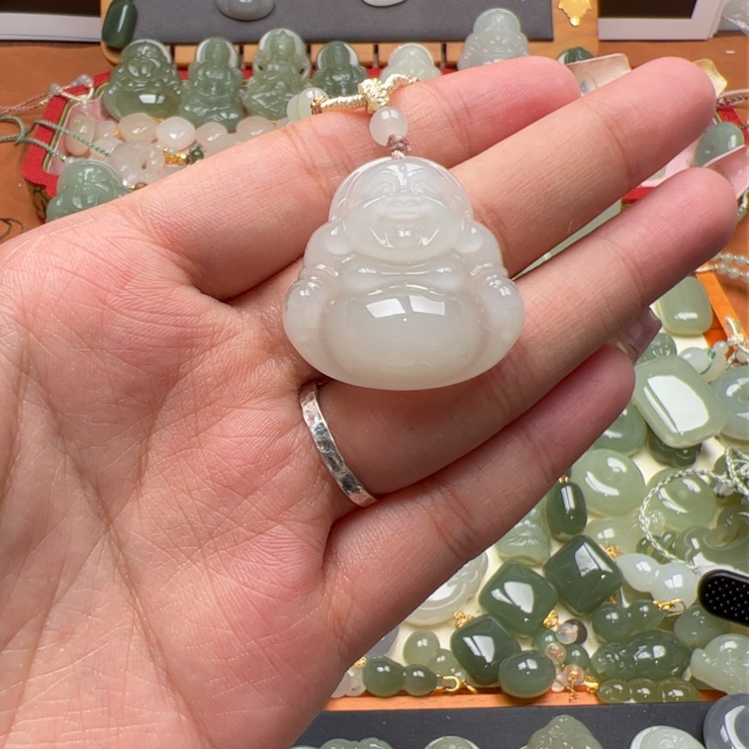 和田玉颈饰未镶嵌五****物