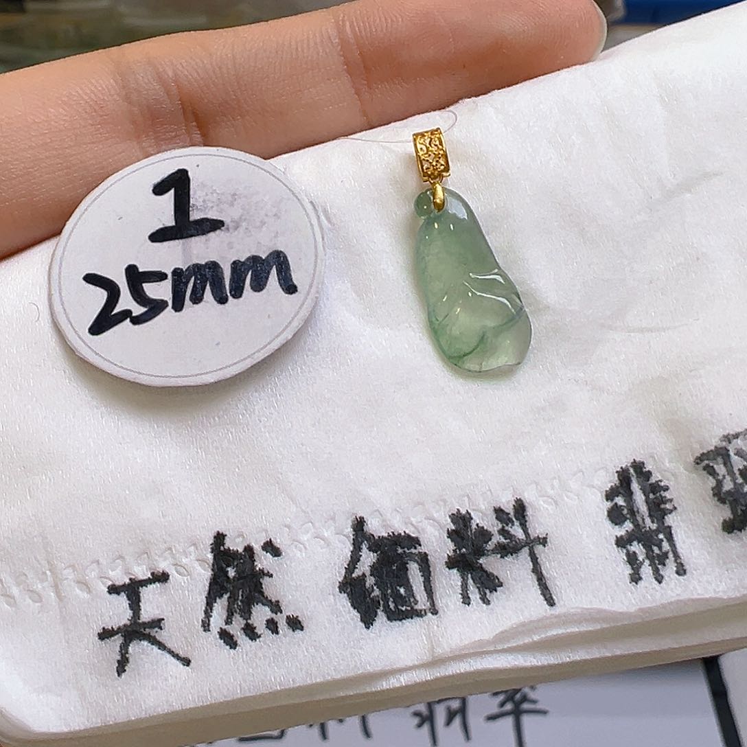 翡翠颈饰18K金镶嵌翡翠