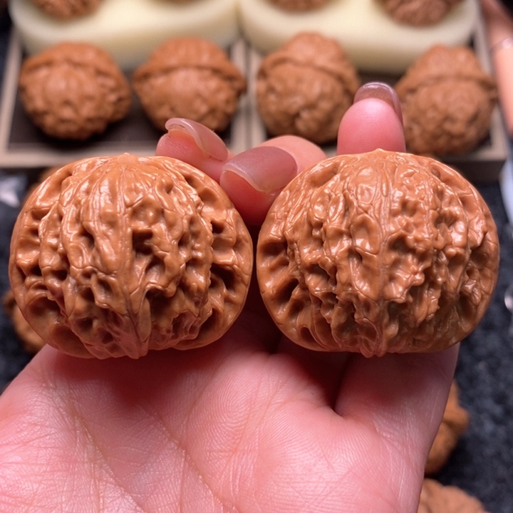 文玩核桃把件蛊*人野生红皮正磨38