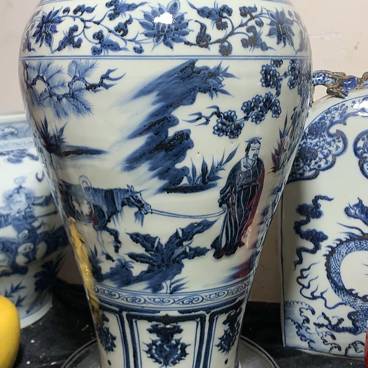 瓶青花人物图瓷瓶