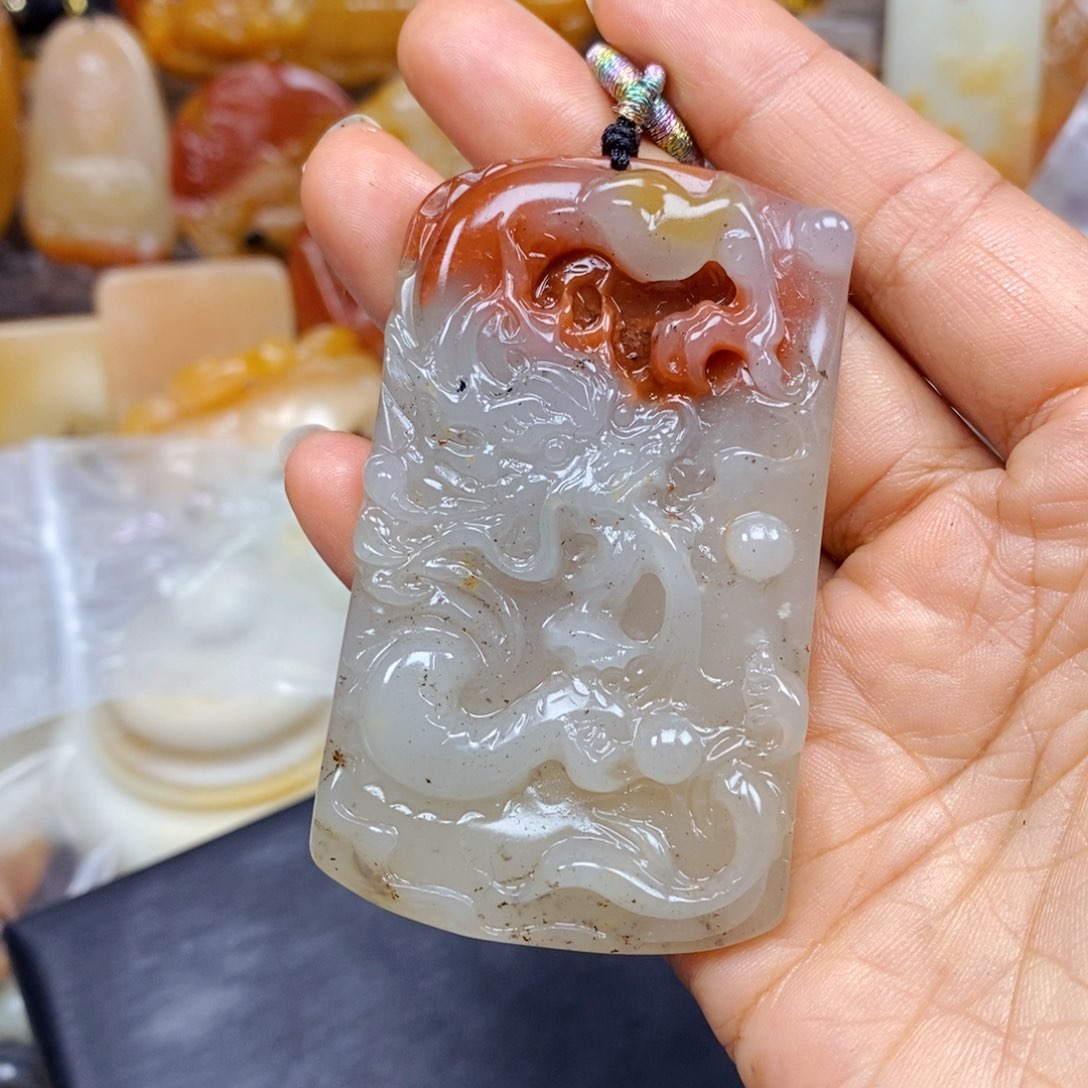 石英质玉（黄龙玉）颈饰未镶嵌
