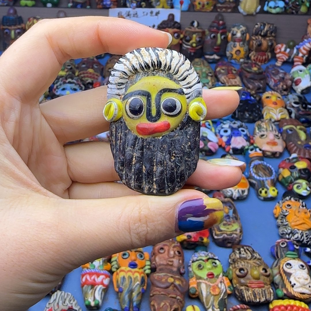 琉璃非金属玻璃颈饰法官娃一个