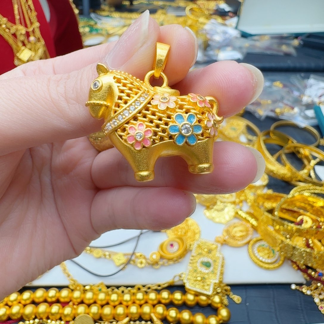 合金镂空新款马吊坠