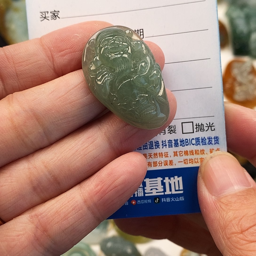 翡翠未镶嵌颈饰财神