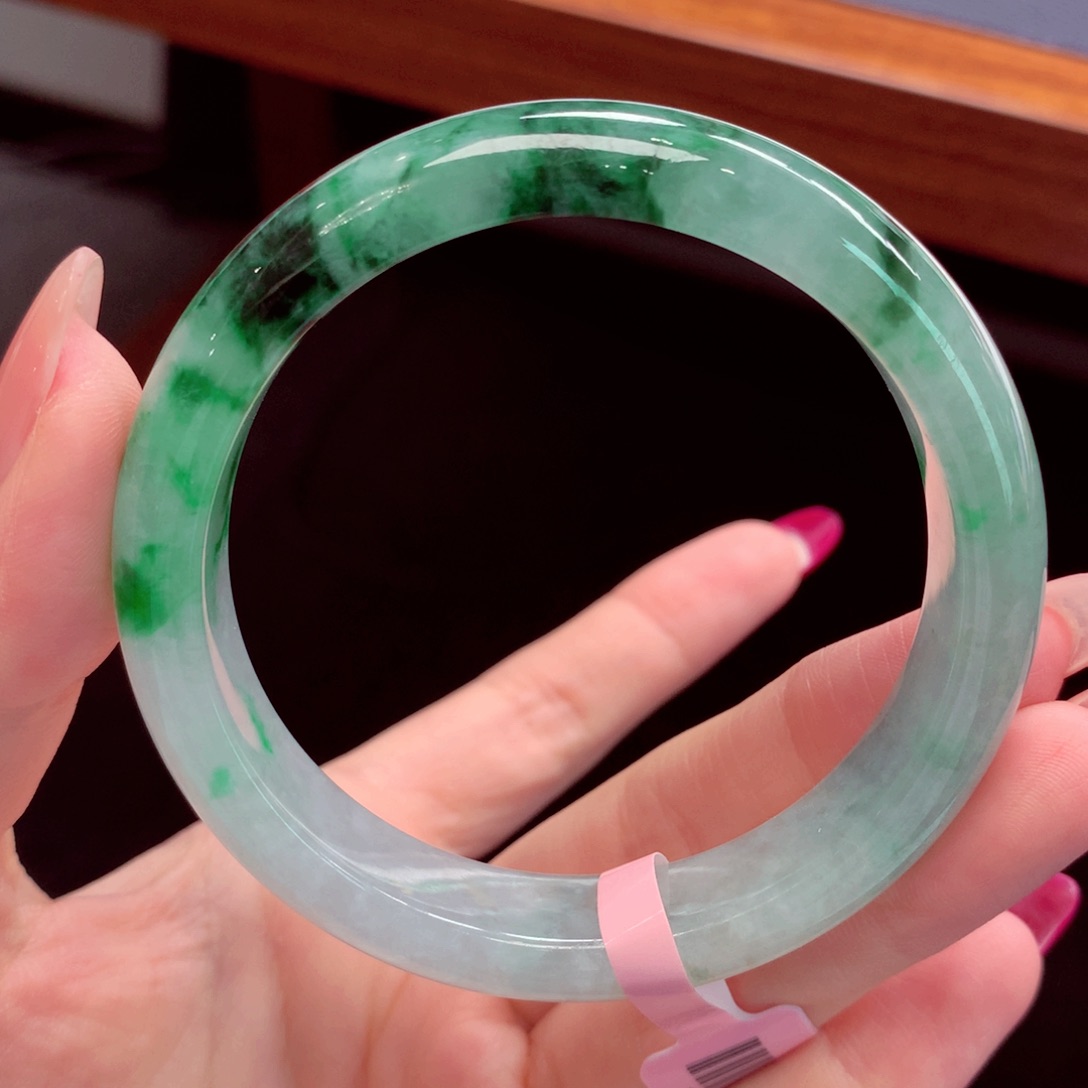 翡翠手镯未镶嵌翡翠