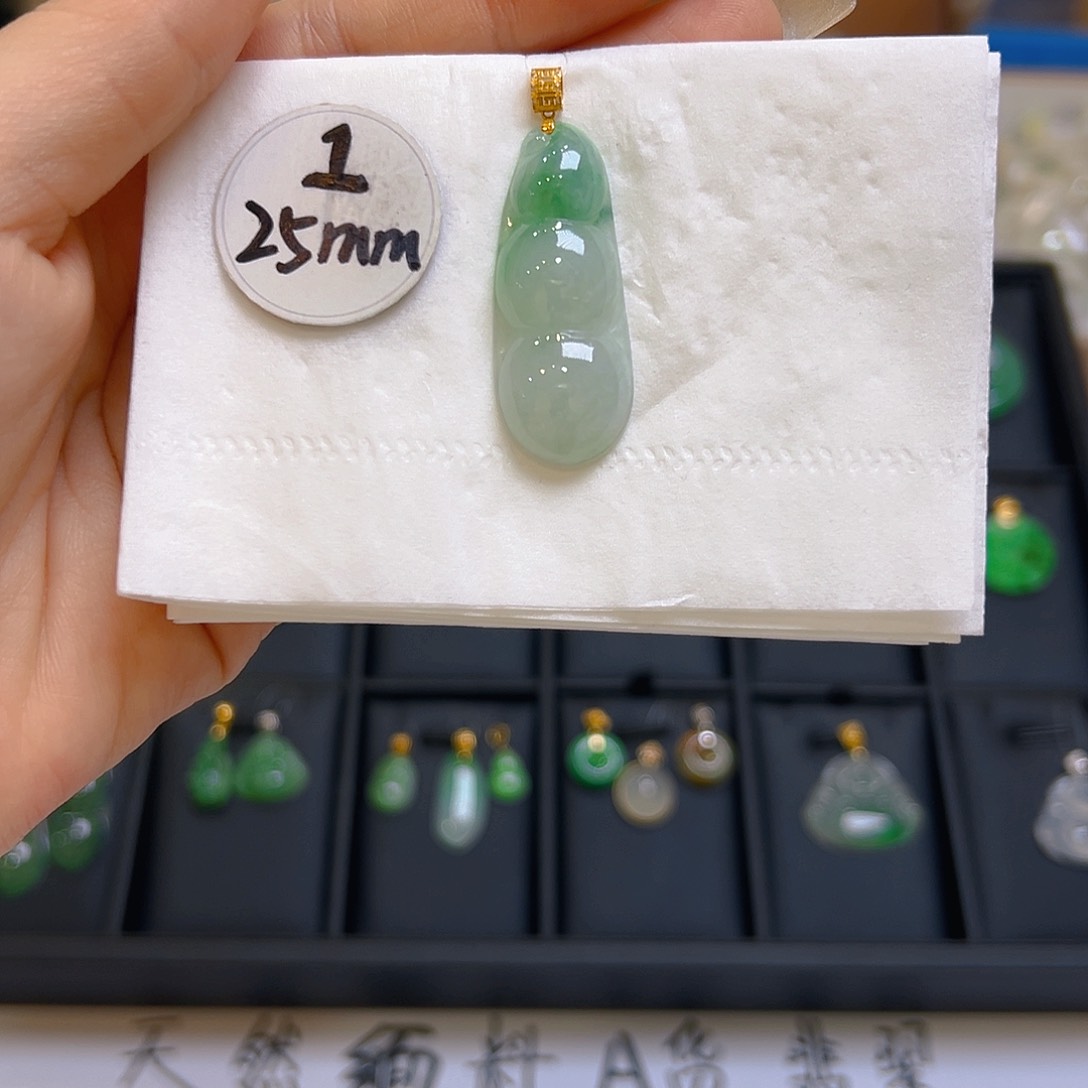 翡翠颈饰18K金镶嵌翡翠