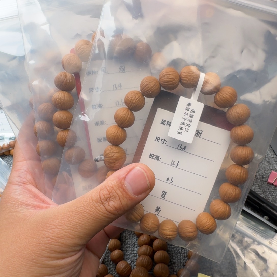 文玩核桃吊坠凤羽