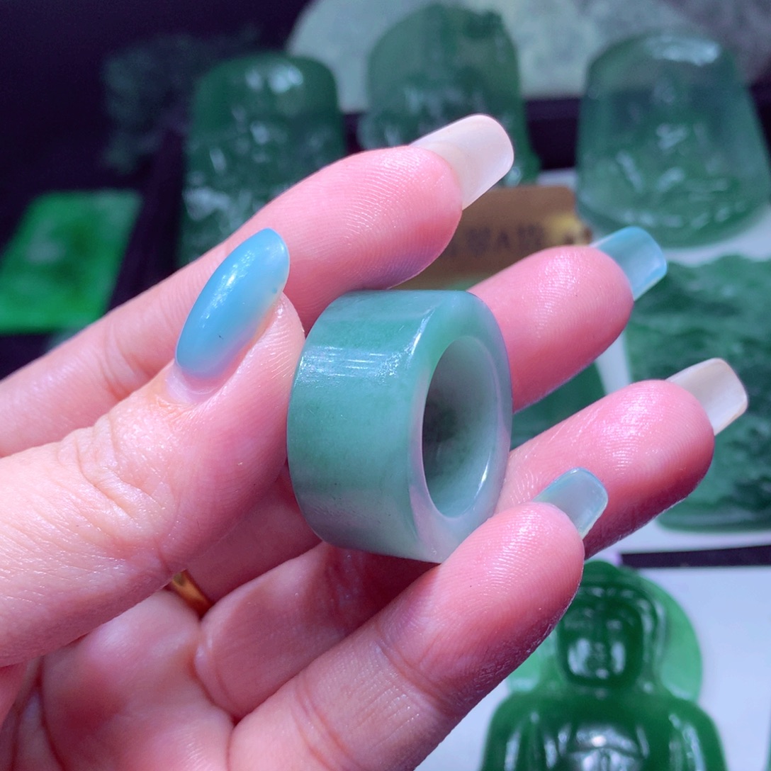 东***起定制翡翠未镶嵌天然缅甸翡翠A货毛货挂件