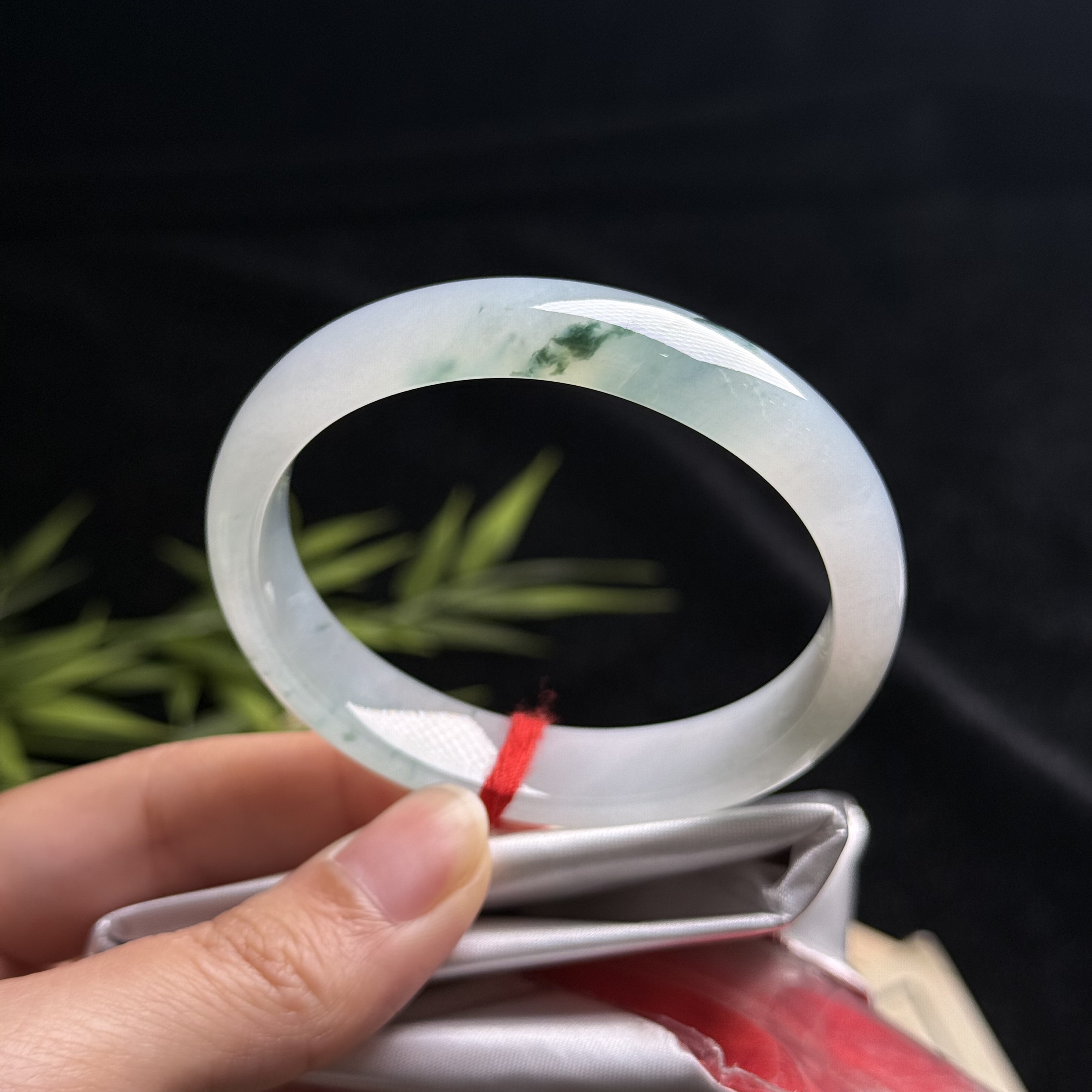 思懿珠宝   翡翠手镯54贵妃-29800-3         