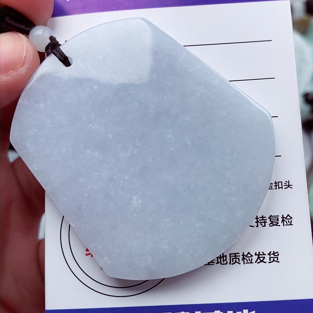 翡翠挂件未镶嵌翡翠