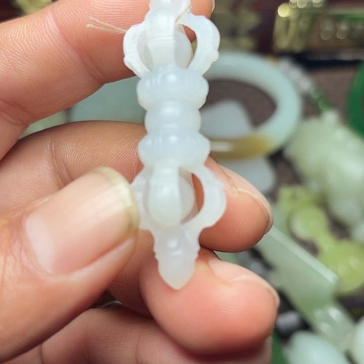 徒***风和田玉未镶嵌手镯